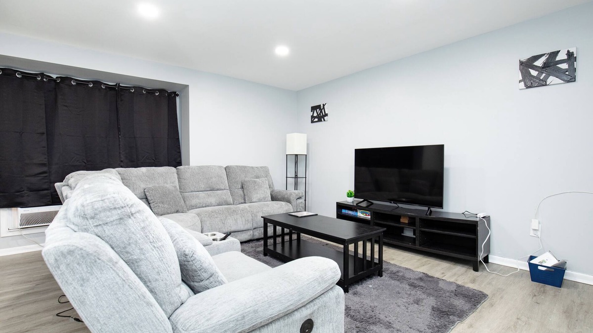 East Orange House | Modern 2BR, Unit 1, Yard, Laundry, Smart TV