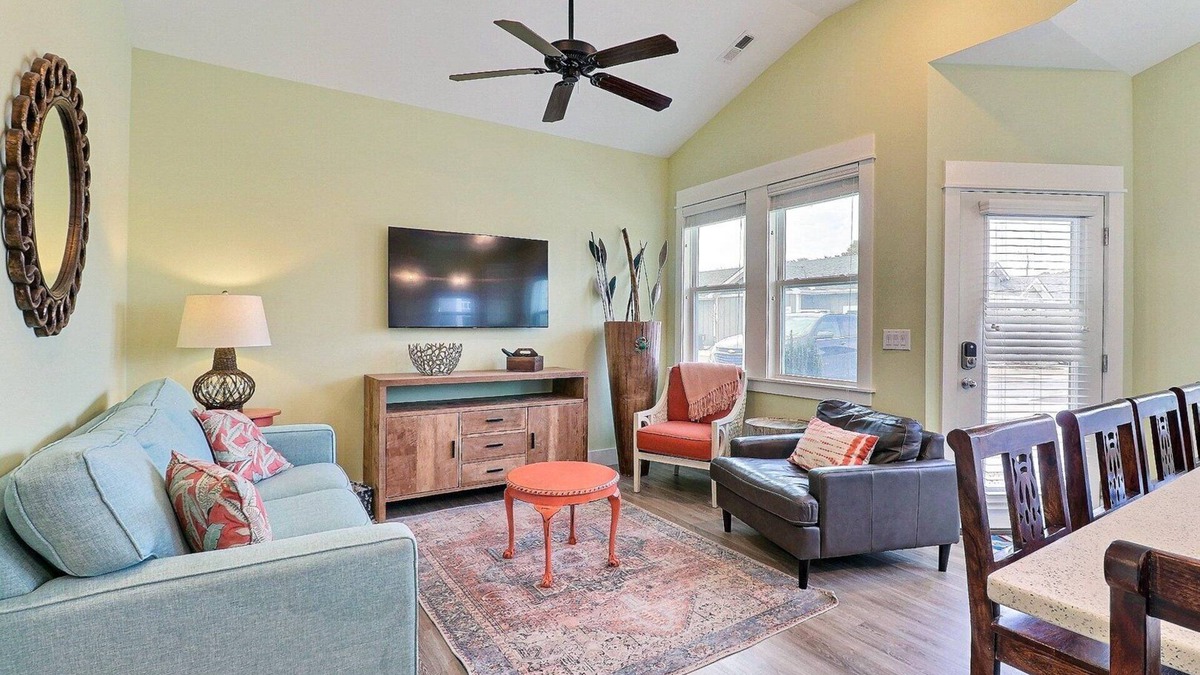 Corolla Light Condo | Modern 2BR w/Pool & Beach Access – Dog Friendly