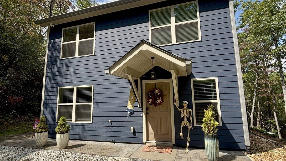 Rabun Gap House | Modern, 3/2 bed with fireplace, screened porch, & outdoor seating area.