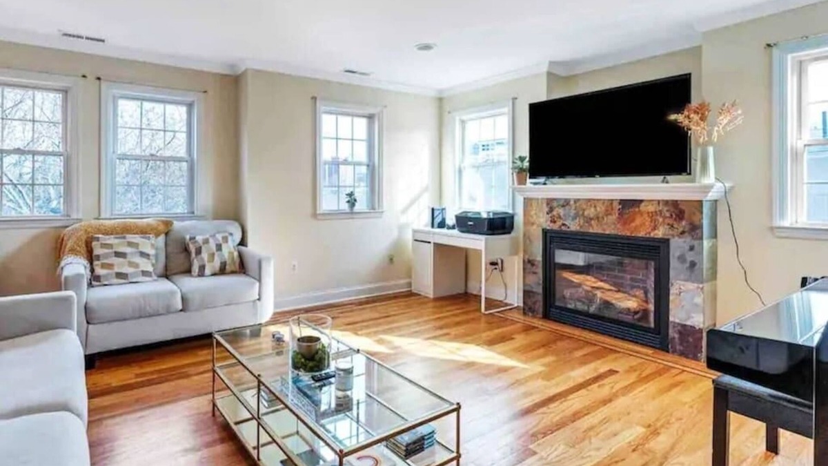 Stamford House | Modern 3 Bdrm Home w/Parking, Park Views, Backyard, King Bed | Near.