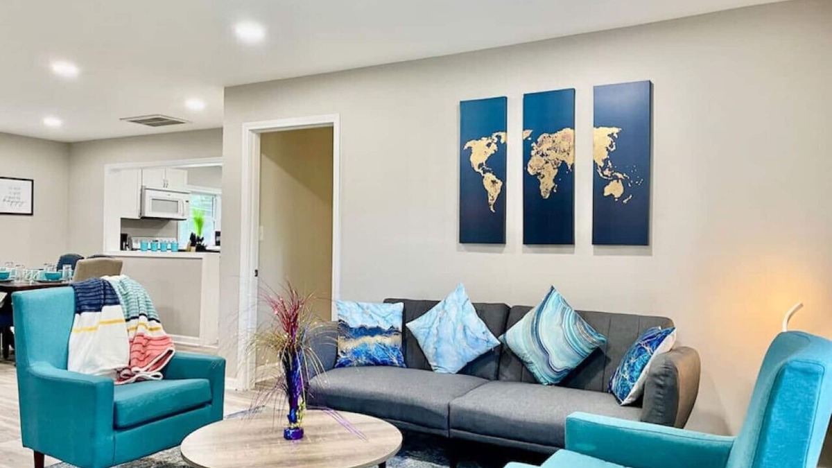 High Point House | Modern 3 Bdrm Private Home in Heart of High Point