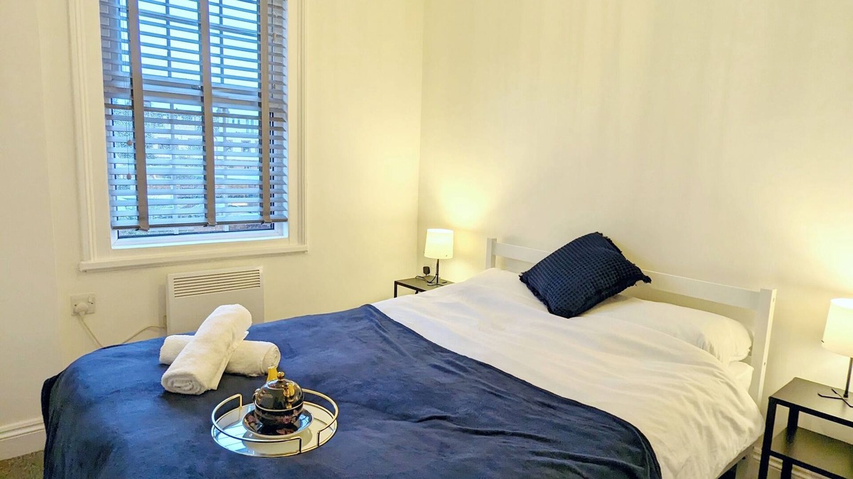 Halstead House | Modern 3 bed 1 bath house in Halstead with private garden, free parking and WiFi