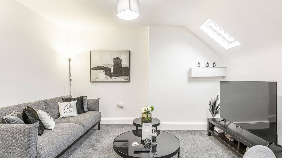 Forest Fields Apartment | Modern 3 Bed Apartment | City Center, FREE PARKING