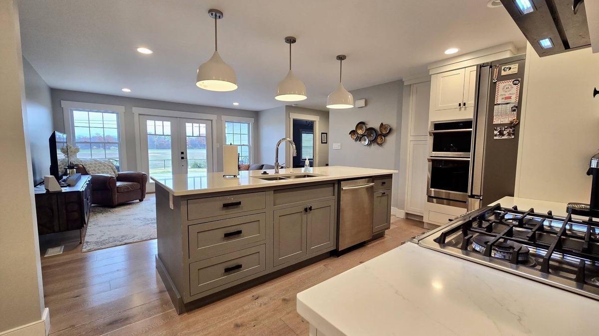 Terre Haute House | Modern 3-bed farmhouse AC, Wifi