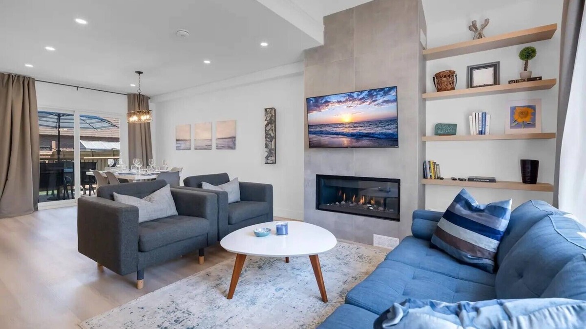 Port Weller House | Modern 3 bed house, steps from beach and minutes from wineries. Pet friendly!