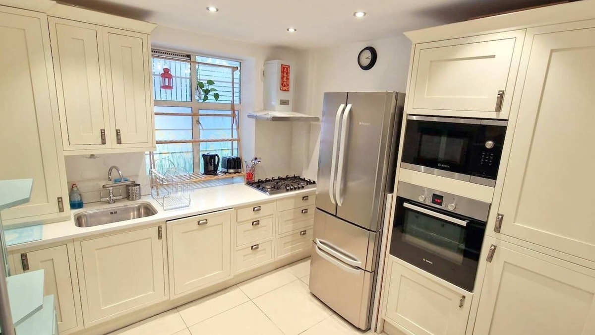 Surrey Docks House | Modern 3-Bed House in Surrey Quays