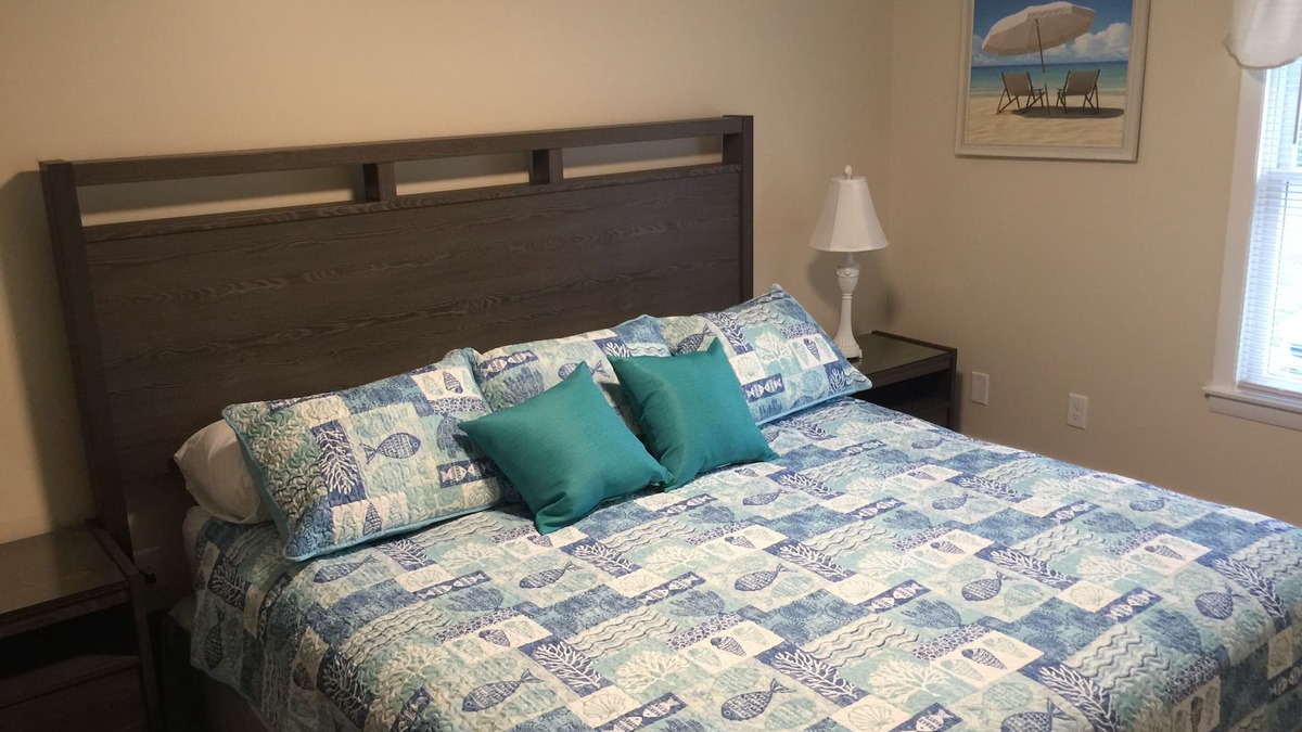 Old Orchard Beach Apartment | MODERN 3 BEDROOM WITH AIR CONDITIONING AND FREE BEACHFRONT PARKING PASS .