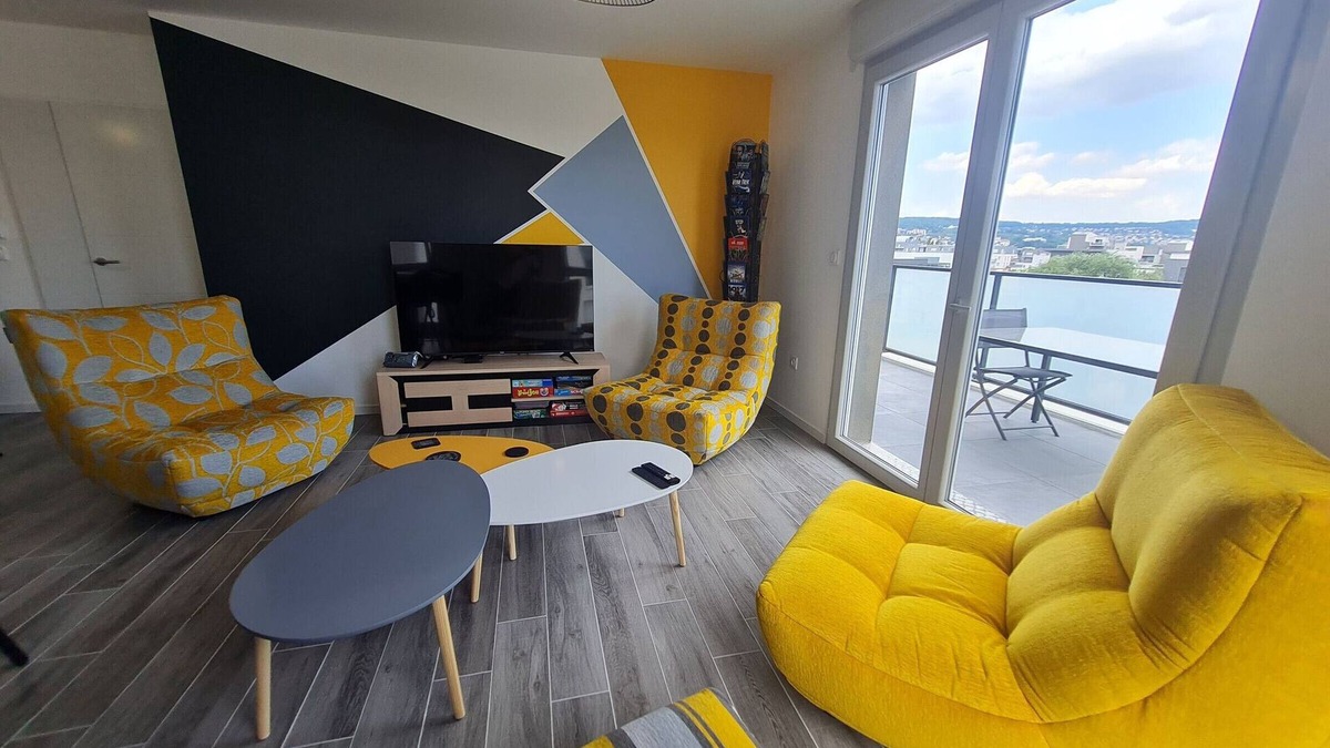 Saint-Pierre - Rene II - Bonsecours Apartment | Modern 3-bedroom apartment with canal view, parking and internet in Nancy