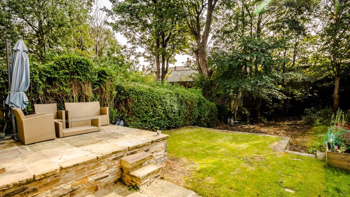 Huddersfield House | Modern 3 Bedroom Cottage 5 mins From Town centre