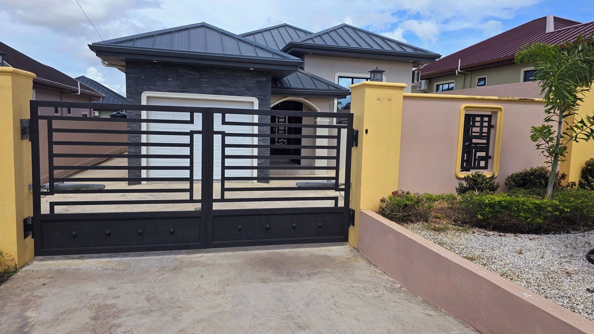 Trinidad House | Modern 3-bedroom house in awesome Barrackpore with WiFi, AC