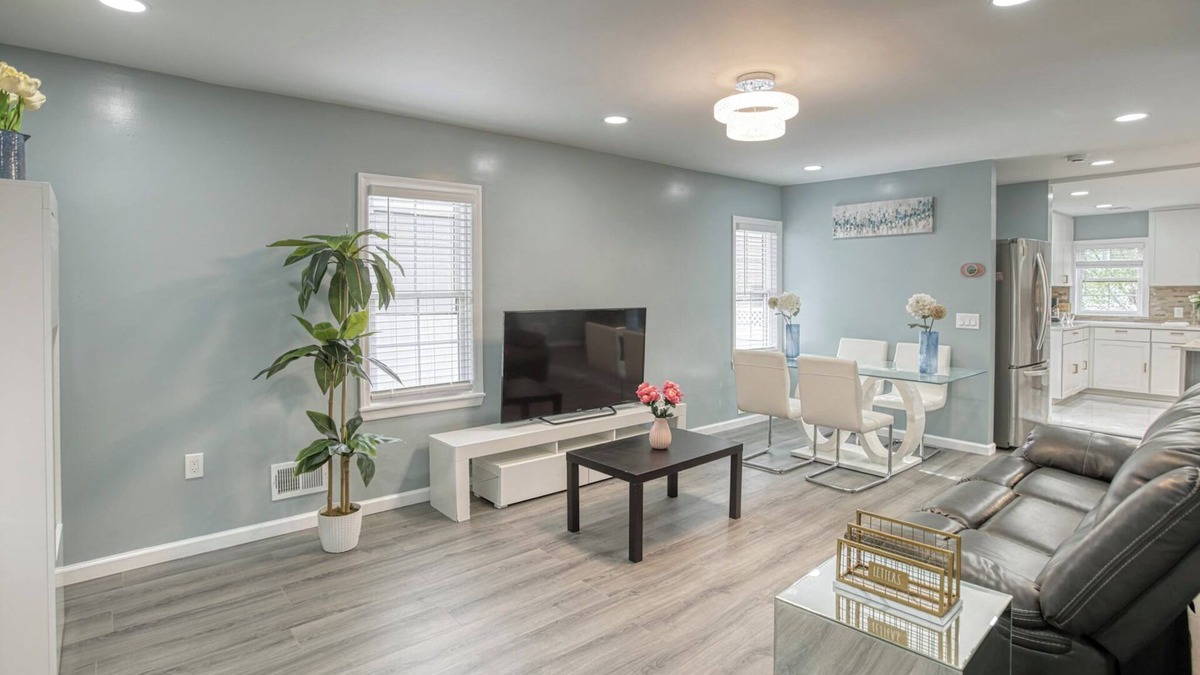 Princeton House | Modern 3-bedroom house in Downtown Princeton with fitness room, AC, parking.