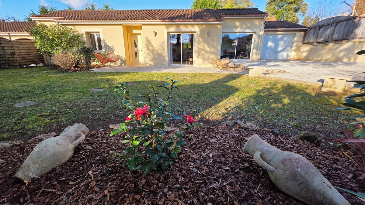 Vitrac Villa | Modern 3 bedroom villa ideal location 1 minute from Sarlat-la-Canéda