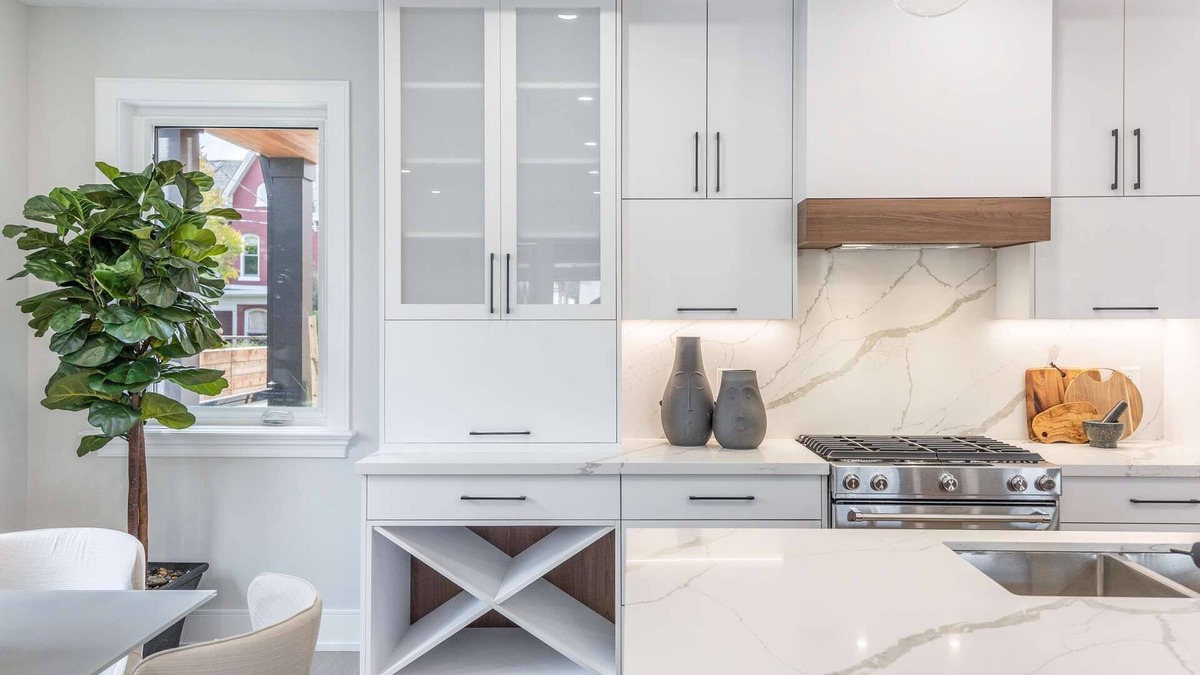 Beaconsfield Village House | Modern 3 Bedrooms 3 Bathrooms House Downtown+Parking