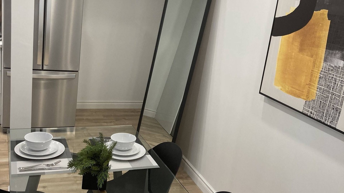 LaSalle Apartment | Modern 3 beds, free parking