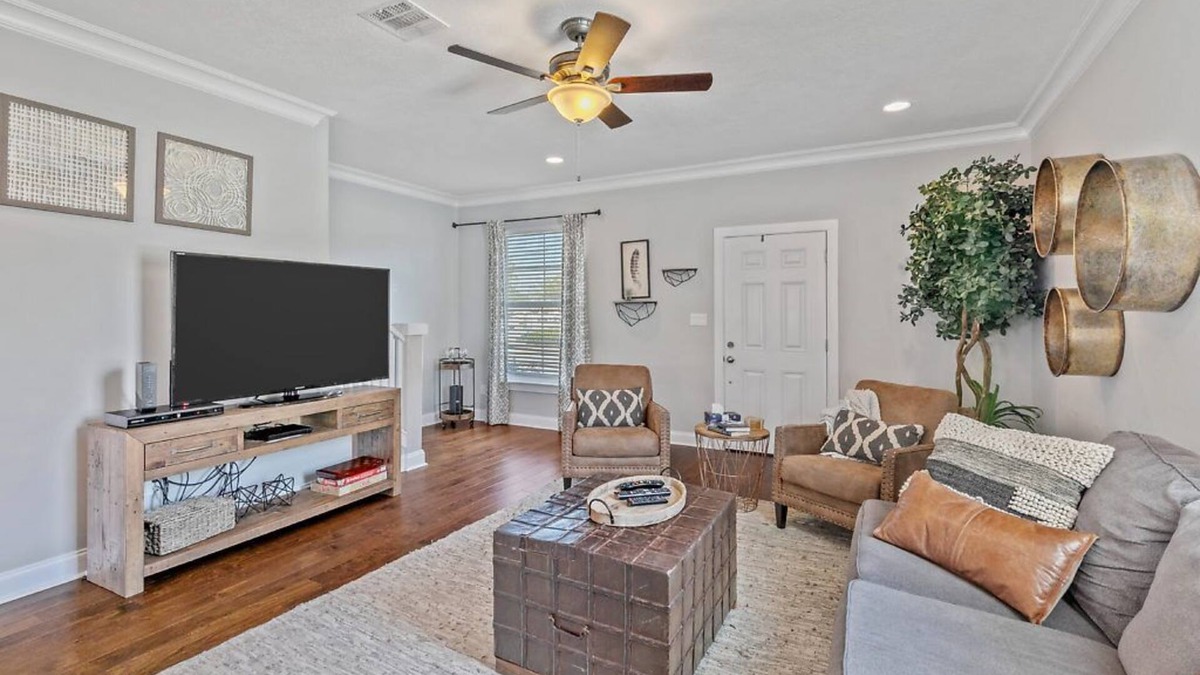 Lake Charles House | Modern 3 BR townhouse close to lake and downtown