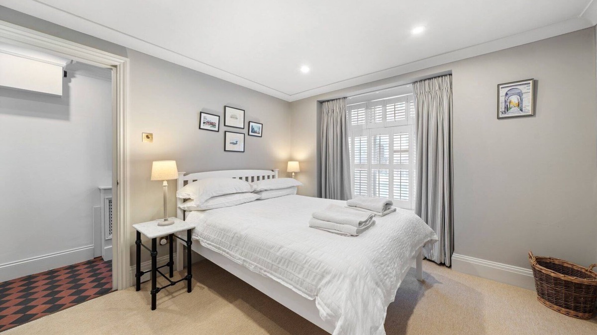Vincent Square House | Modern 3-floor open plan townhouse with patio