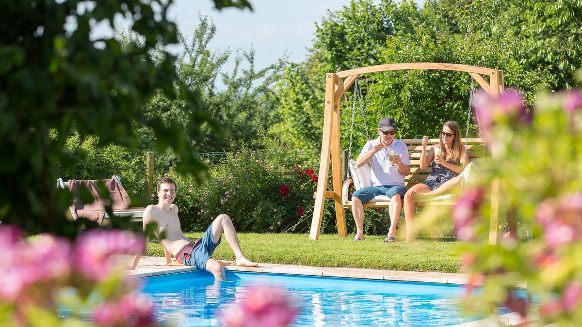 Bitzenhofen Apartment | Modern 3-room country house vacation apartment for families and couples