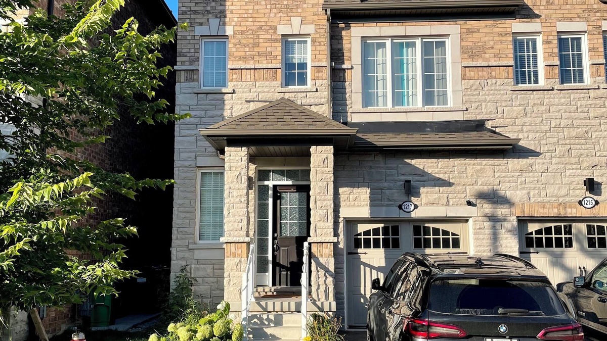 Lakeview House | Modern 3-Story Home with Private Patio & Balcony!