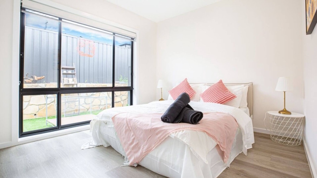 Throsby House | Modern 3B house, pet friendly close nature reserve