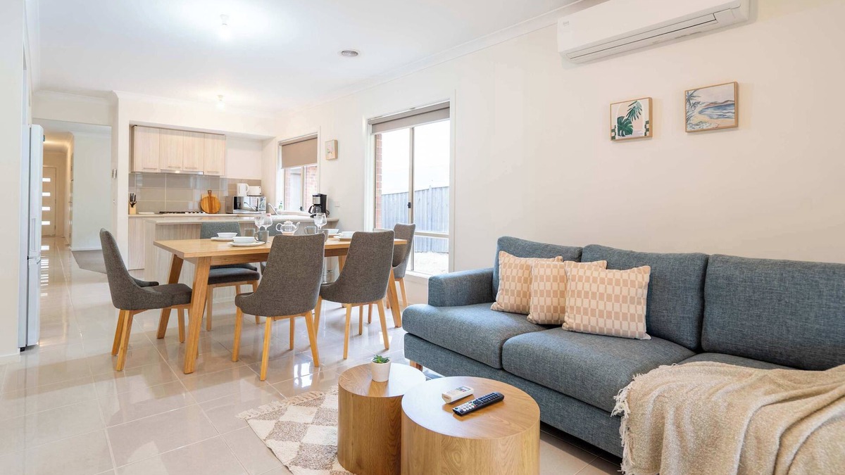 Doreen House | Modern 3B2B1C Home in Doreen