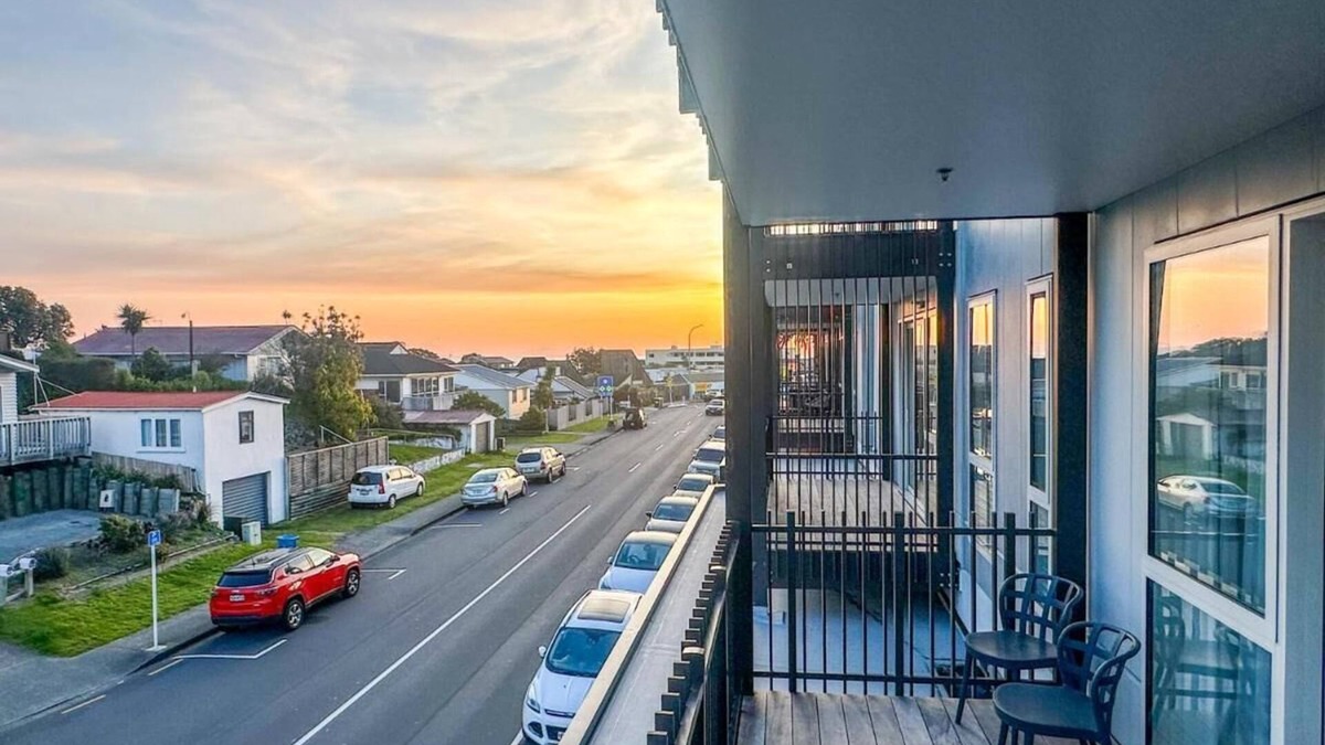 Paraparaumu Beach Apartment | Modern 3Bdr/2bath Apartment ~beach ~golf ~shops
