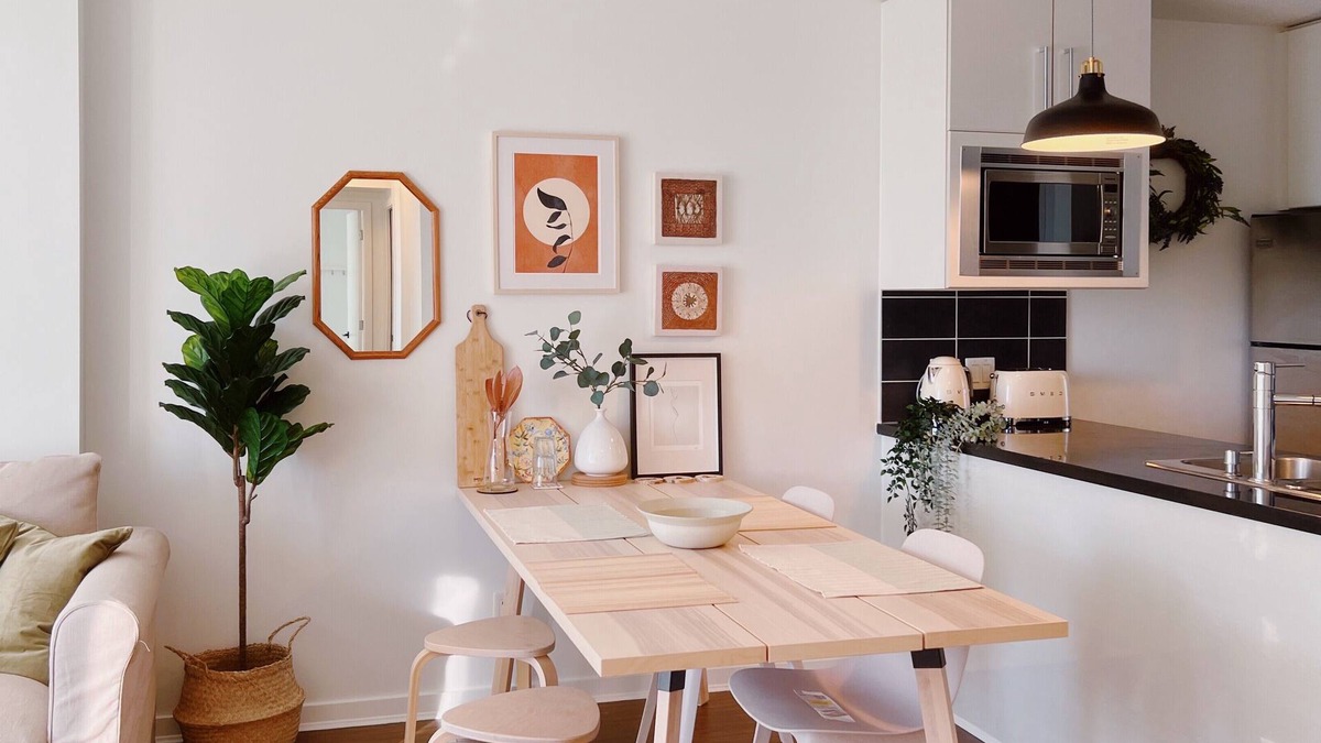 Crosstown Apartment | Modern 3BDR/4BDS in DT/AC/Pool/Gym/Best Location + Parking