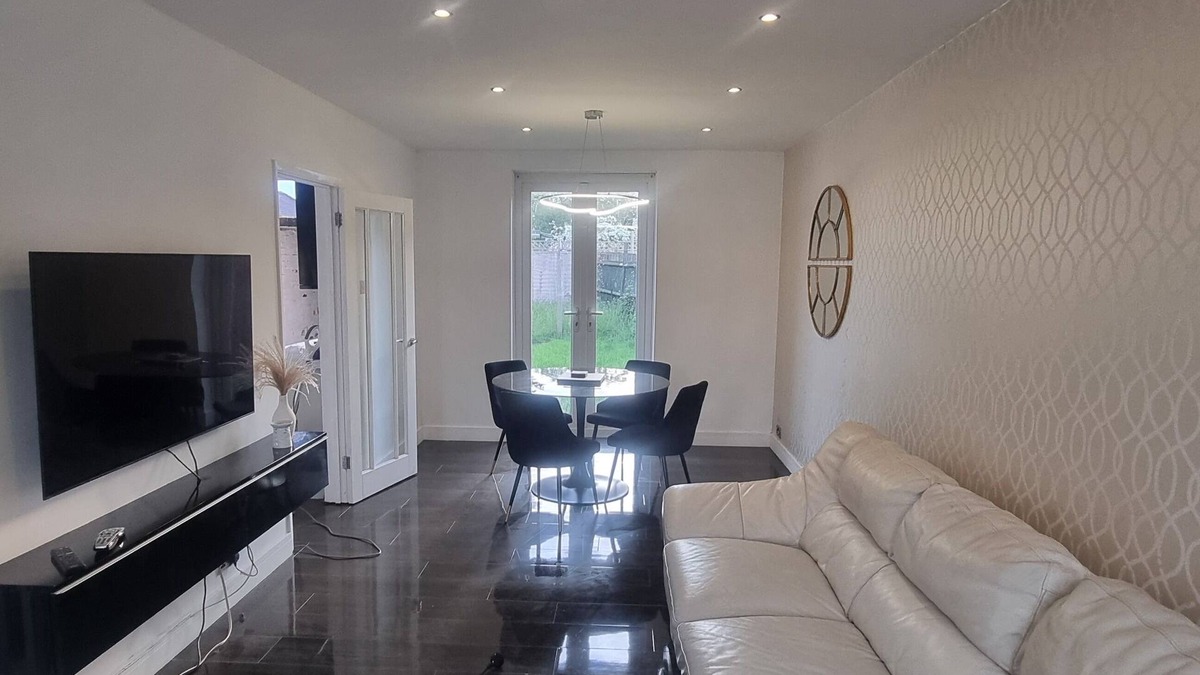 Slough House | Modern 3Bed House in Slough