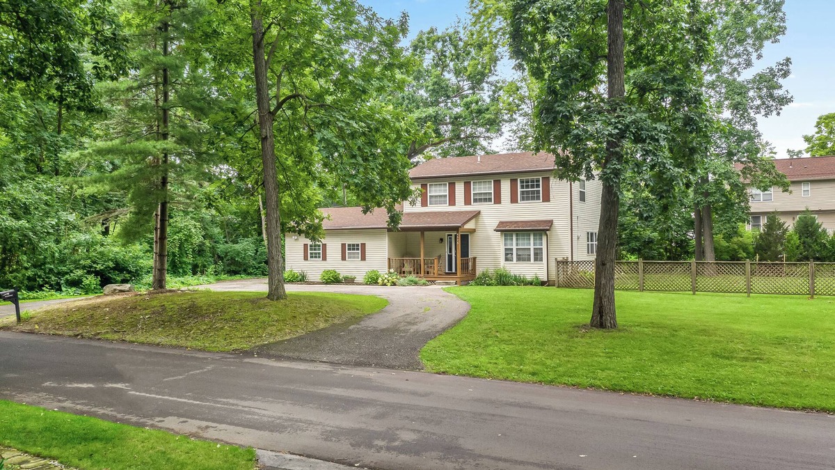 Commerce Township House | Modern [3BR/2BA] Family Home in Commerce Township
