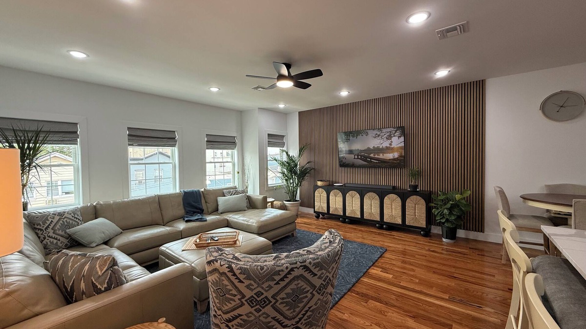 Constable Hook House | Modern 3br/2ba house in Bayonne, NJ. Minutes to NYC