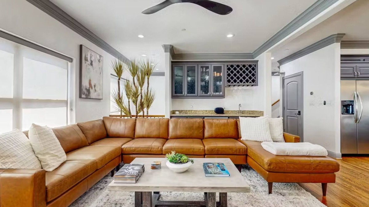 Oak Lawn House | Modern 3BR/3.5BA Townhome in Uptown Dallas with Rooftop & Skyline Views