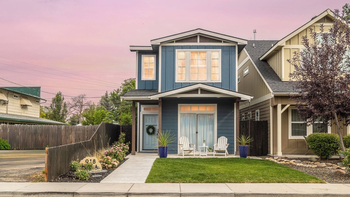 Veterans Park House | Modern 3BR/3BA Retreat Near Downtown