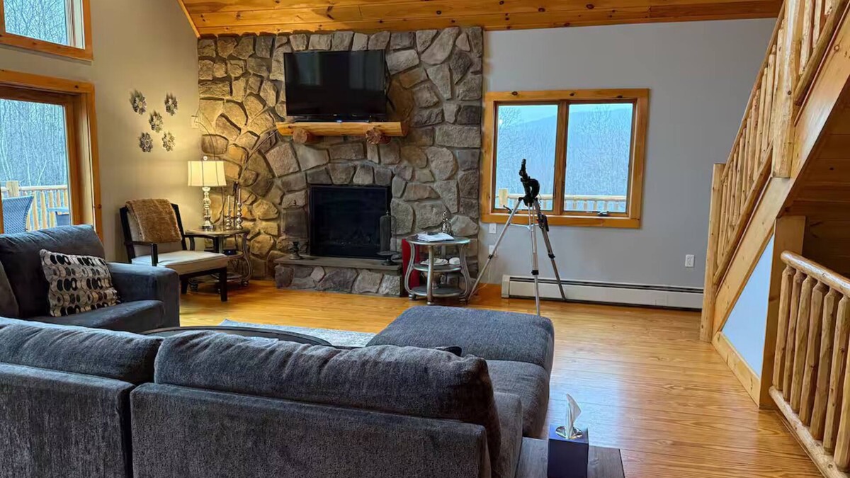 Windham Ski Chalet | Modern 3BR/4BA Windham chalet w/hot tub, views & mins to ski, bars, dining!