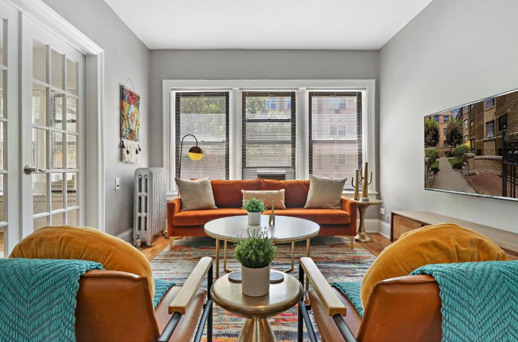 Lake View East Apartment | Modern 3BR Apt in Boystown, 12-min walk to Wrigley - Stratford 1S