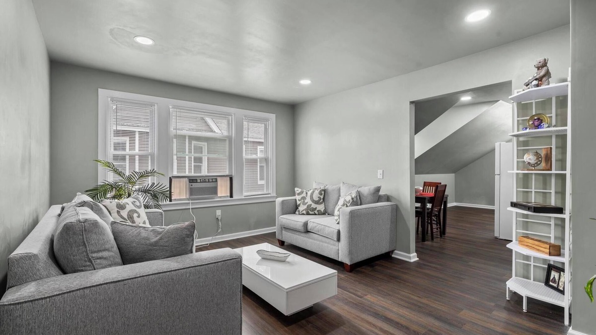 New Britain Apartment | Modern 3BR ★ Fast Wi-Fi + Free Parking ★ Flexible Cancel Anytime! - 10 Mins WeHa