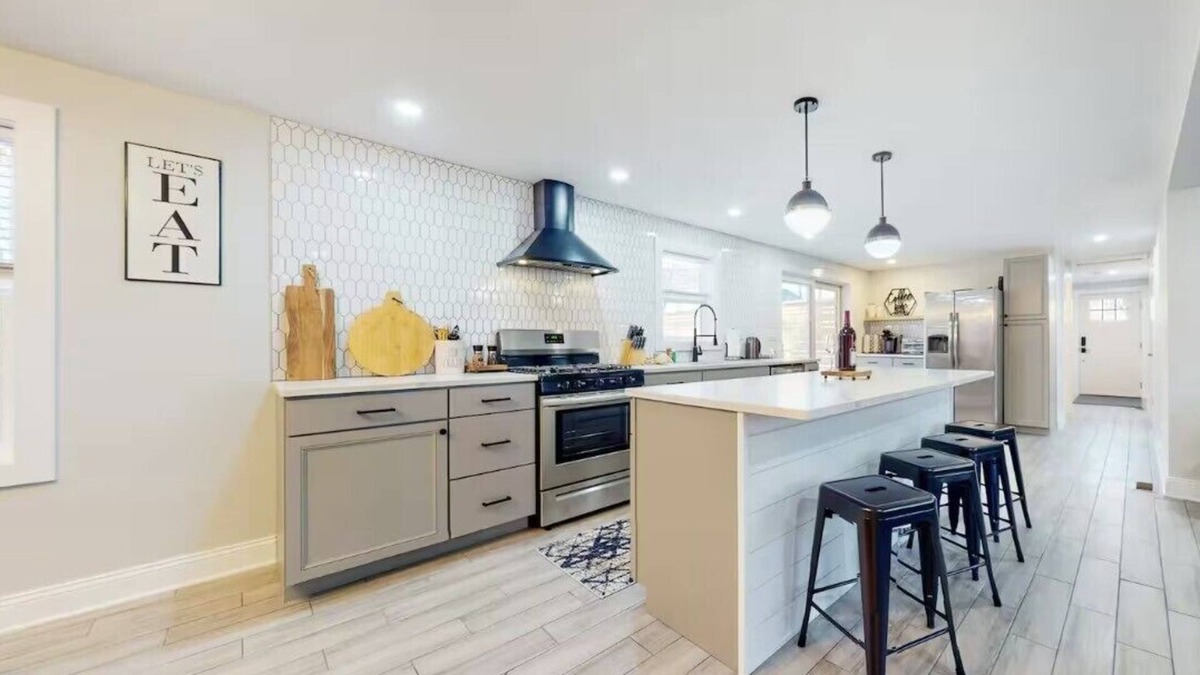 Long Pond House | Modern 3BR Getaway with Hot Tub, Deck & Entertainment in Long Pond