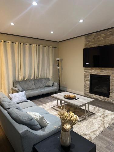 Saskatoon Downtown Apartment | Modern 3BR Home by RUH & U of S