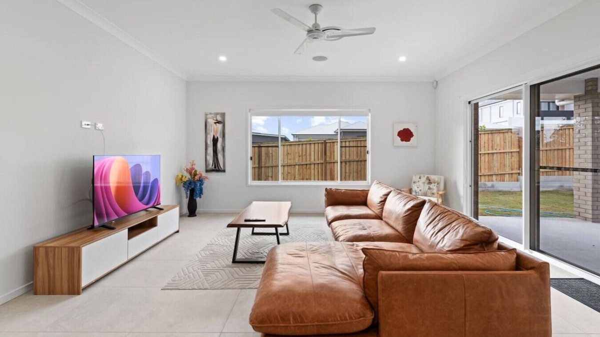 Park Ridge House | Modern 3BR Home in Peaceful Park Ridge Estate