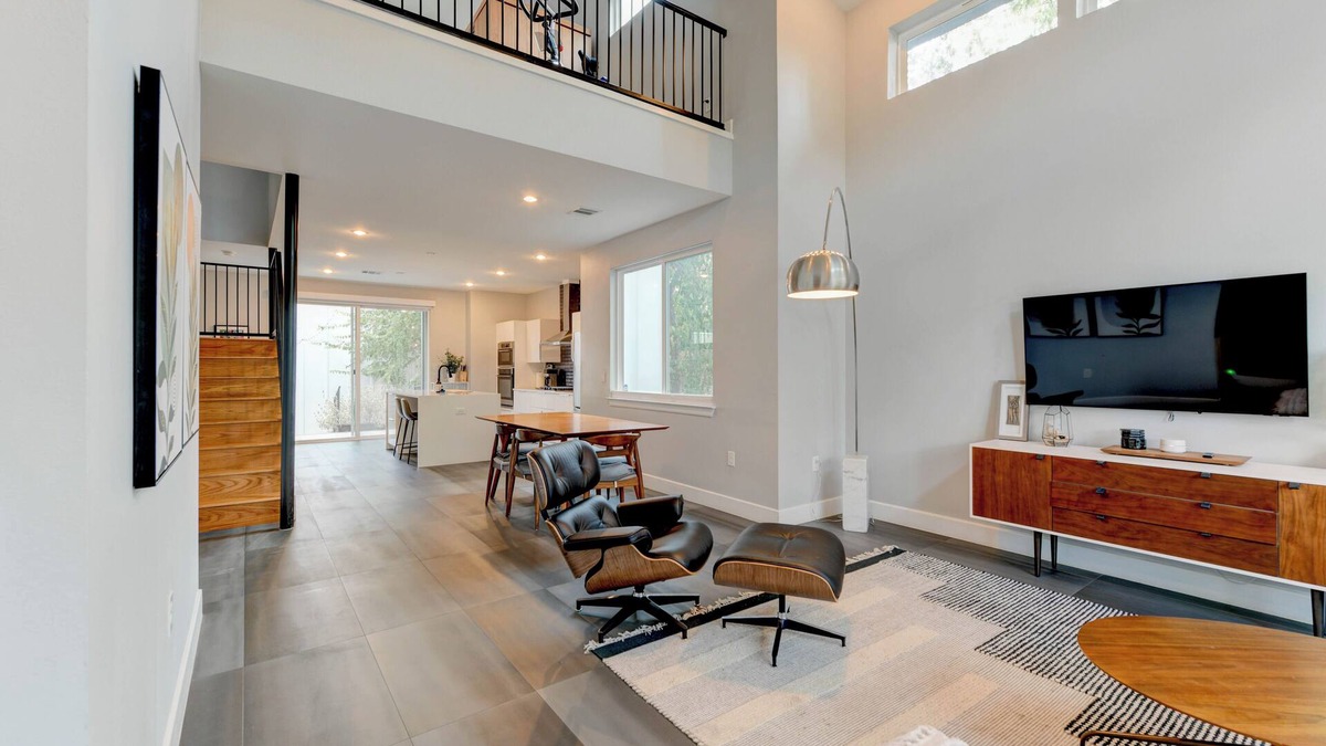 MLK House | Modern 3BR Home w/Backyard, BBQ grill & Sauna!
