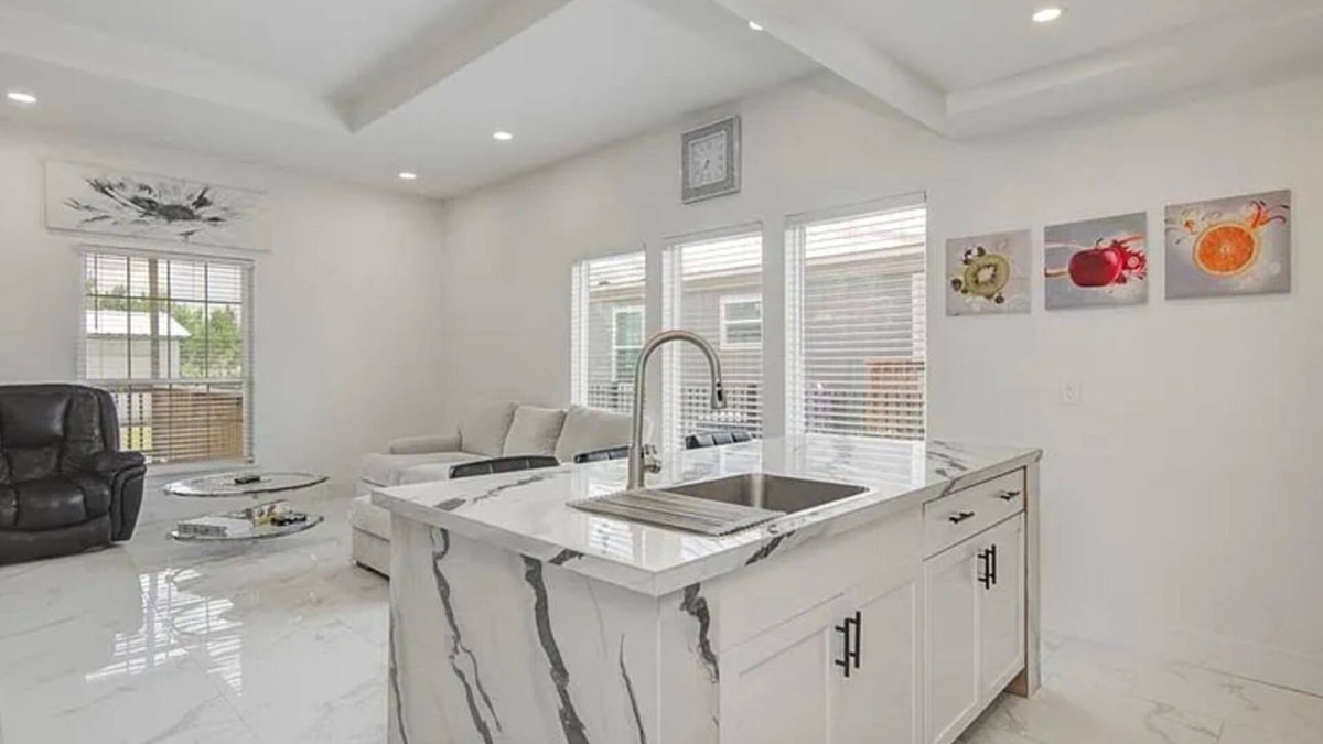 Cleveland House | Modern 3BR Home | Yard, Pet OK, BBQ Grill & Free Parking