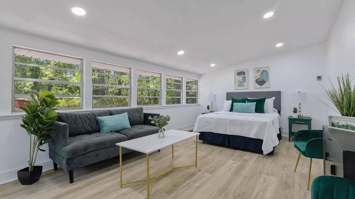 Griffin Heights House | Modern 3br midtown gem w/outdoor space