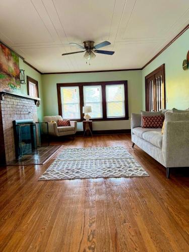 Syracuse Apartment | Modern 3BR Retreat, 1500sf Near Destiny USA