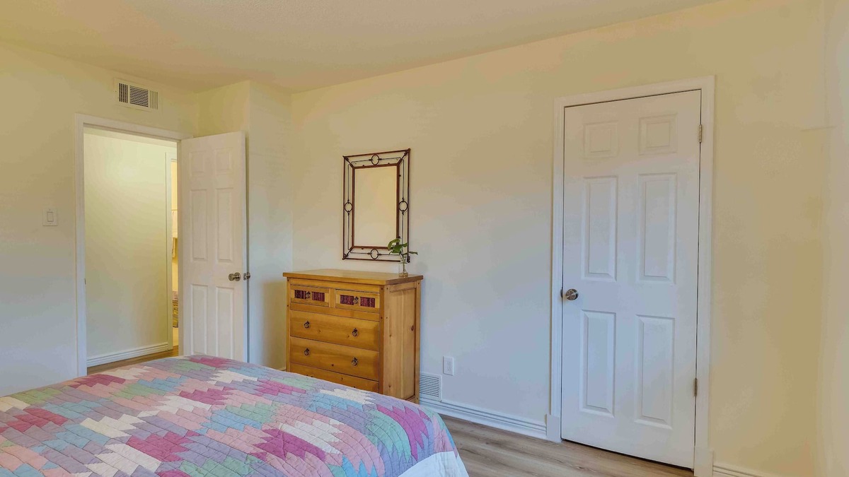 Jewell Heights - Hoffman Heights House | Modern 3BR Retreat Close to Anschutz & Denver Airport