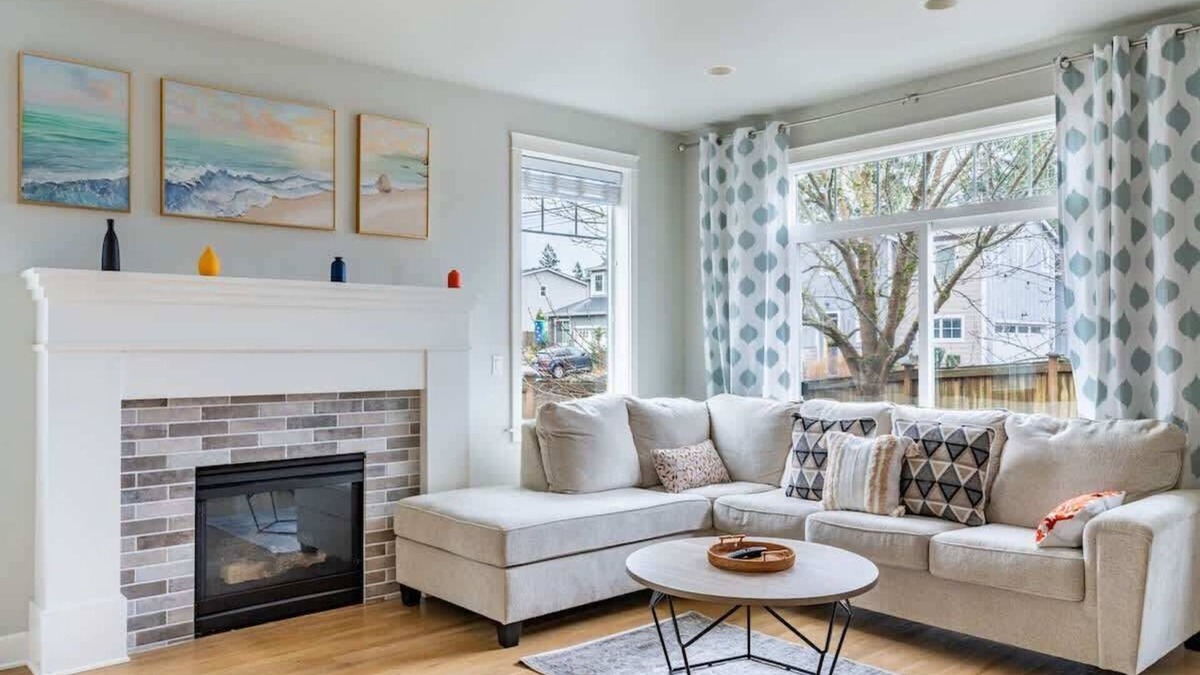 Edmonds House | Modern 3BR Retreat in Edmonds - Pets Welcome!