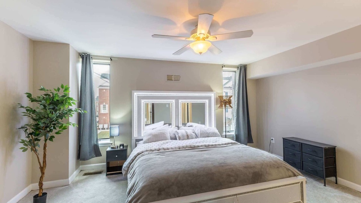 Downtown Baltimore House | Modern 3BR Retreat with BBQ & Smart TV!