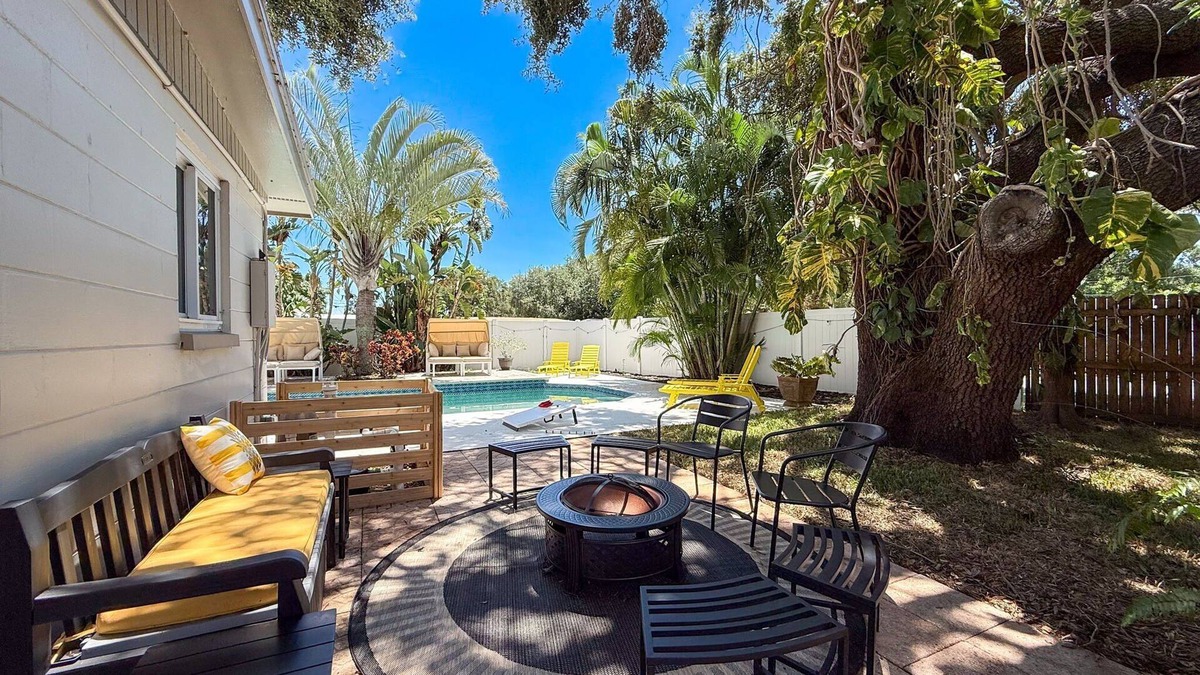 Walsingham House | Modern 3BR Retreat with Pool & Fire Pit