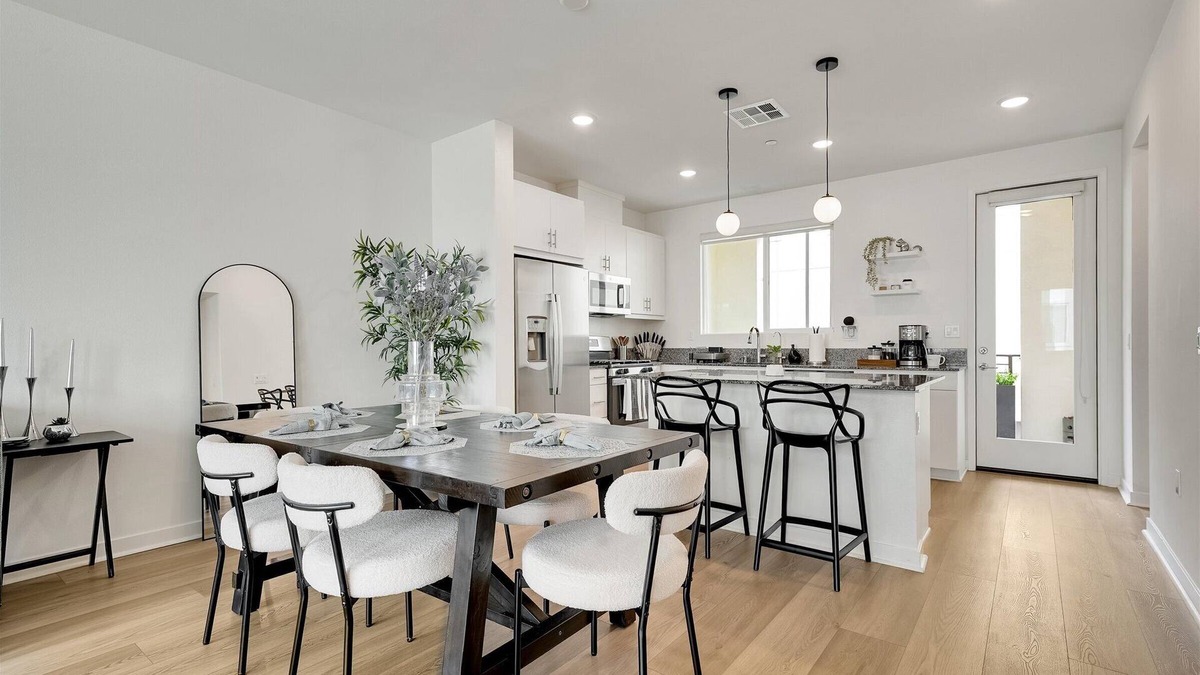 California Terraces House | Modern 3BR w/AC + Office & EV Charger – Near border, Sesame Place & Amphiteater