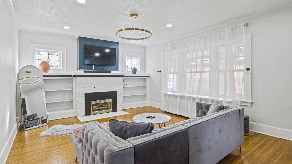 Rochester House | Modern 3br w/KING master. Mins to Strong, UR, RIT