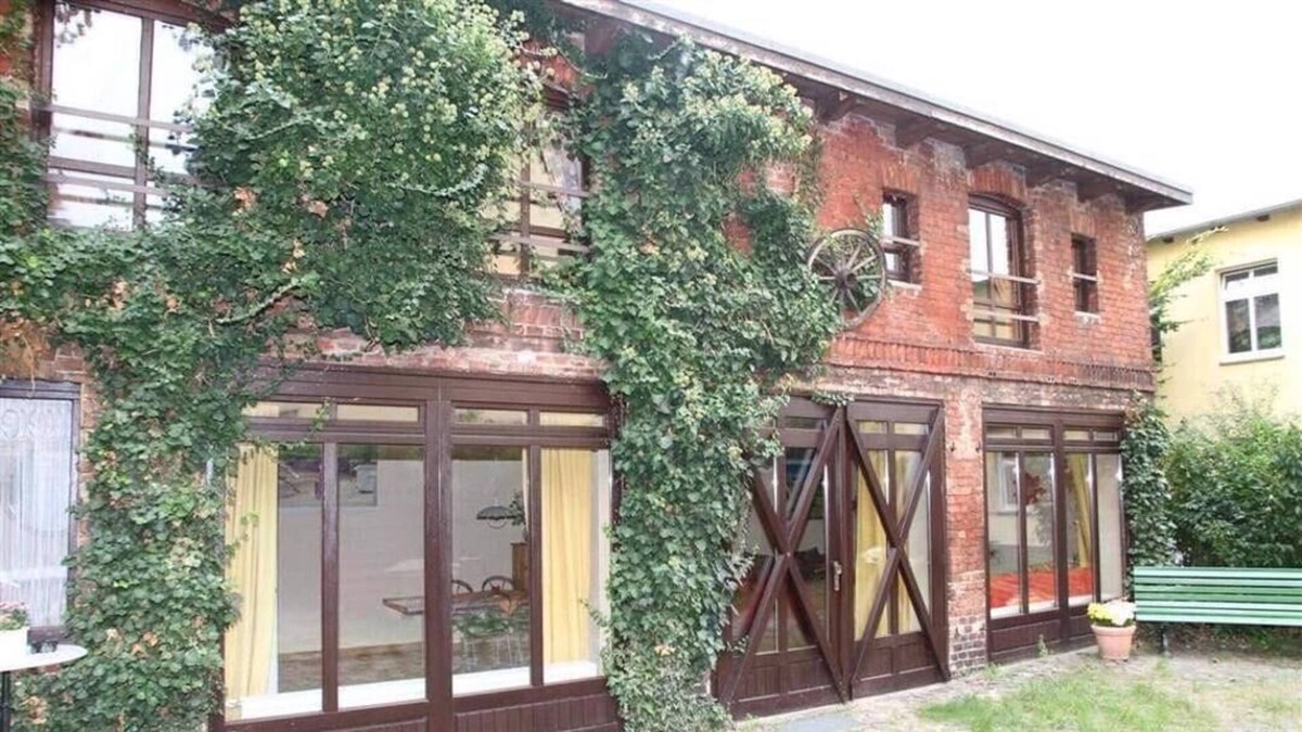 Reinickendorf House | Modern 3V apartment in a listed building in Berlin's Reinickendorf area