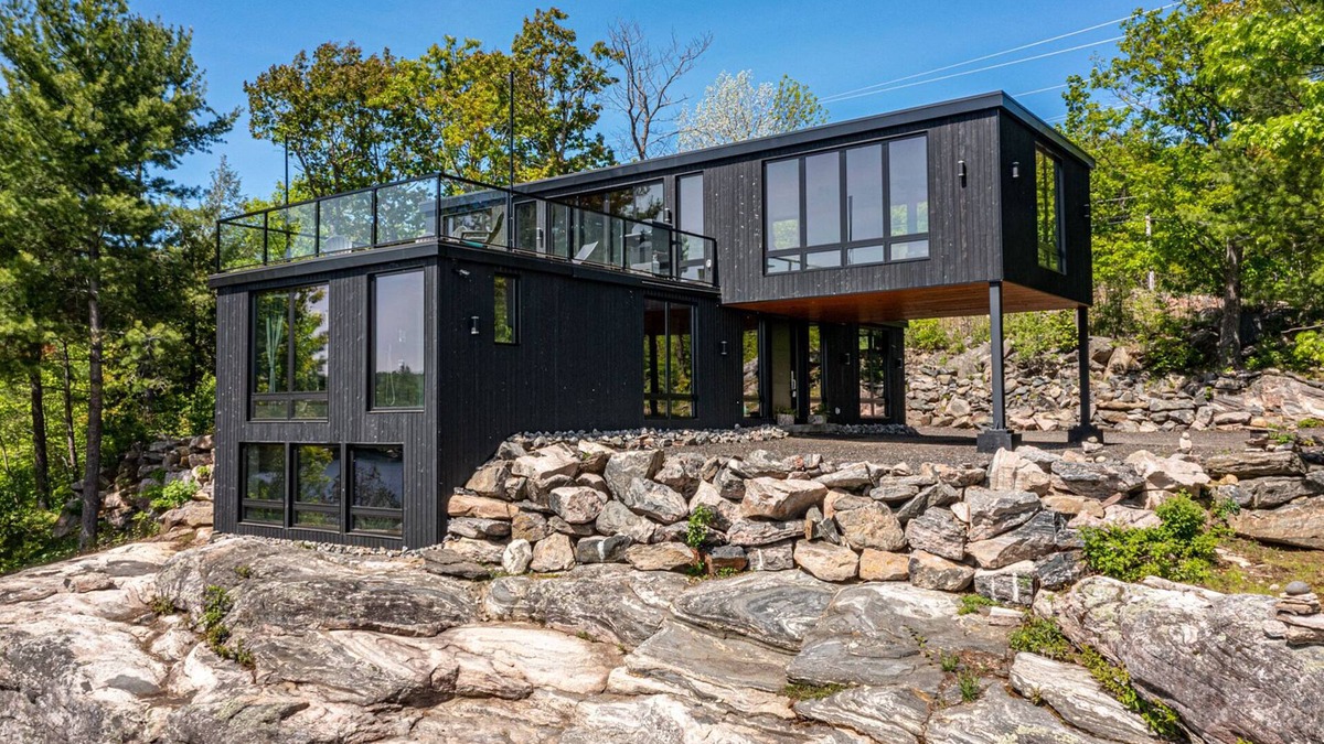 Algonquin Highlands House | Modern 4 bd, 3 bath Cottage on Boshkung Lake, Haliburton