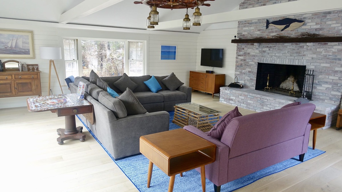 Dennis House | Modern 4 BDR Northside Dennis Beach House w/Central A/C